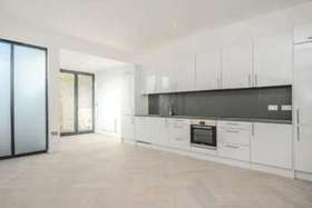 2 bedroom Maisonette...